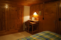 Schlafzimmer rechts-Schreibtisch